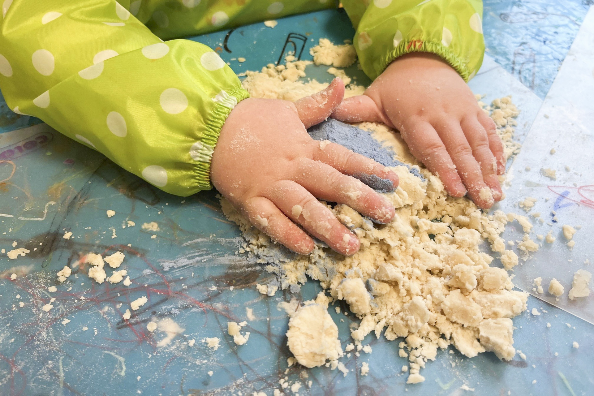 Kinetischer Sand: Mehr als nur Spielzeug – Eine sensorische Entdeckungsreise für Jung und Alt!