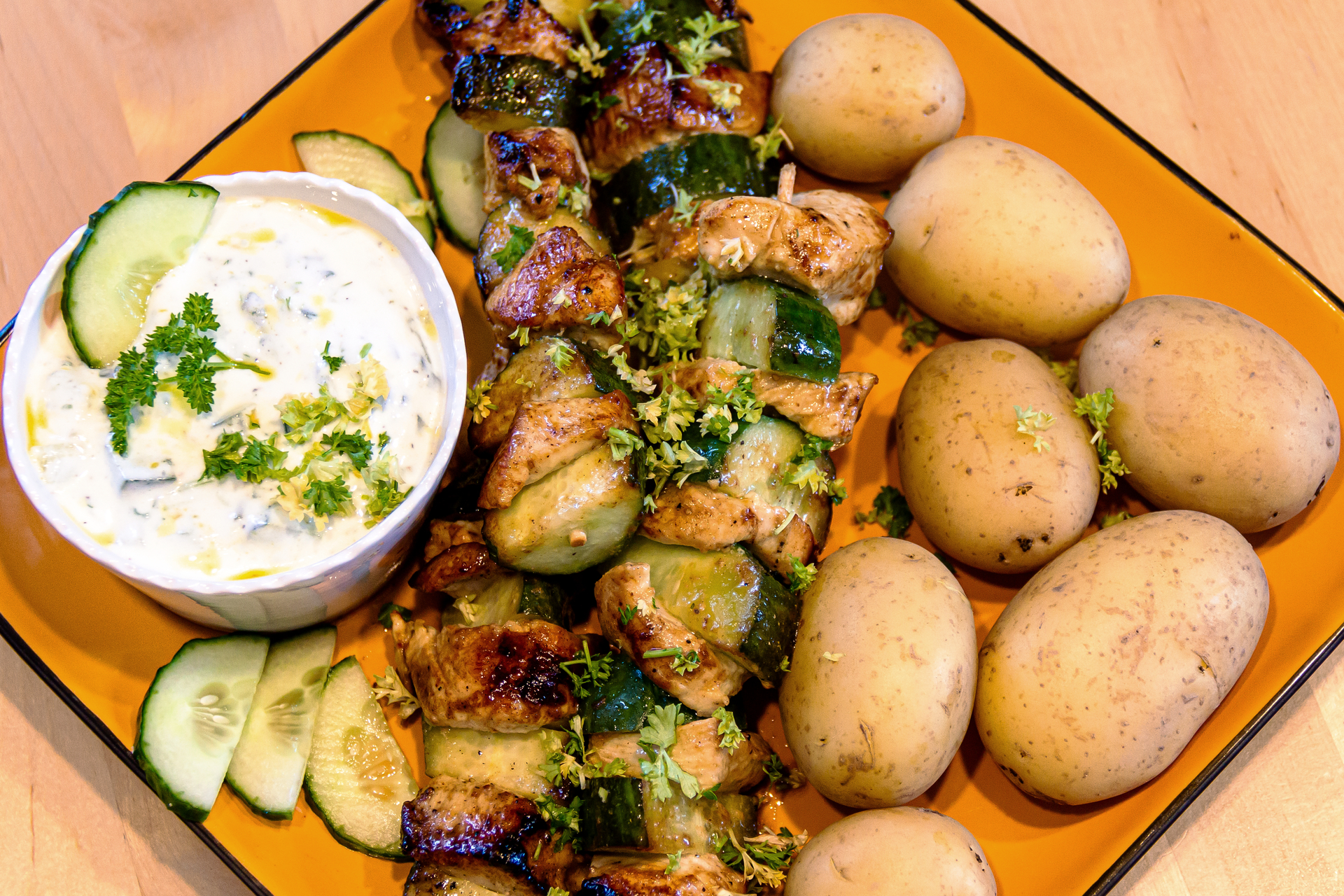 Gurken-Hähnchen-Spieße mit frischem Dip - INA.KINDER.GARTEN