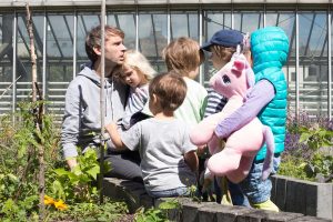 Inakindergarten, Kita Dresdener Strasse, Kinder Gruppe im Garten
